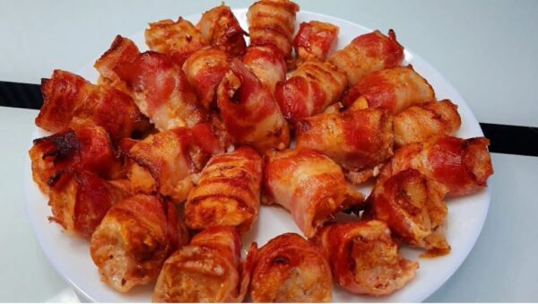 Pommes de Terre Enrobées de Lard : Un Repas Original et Savoureux