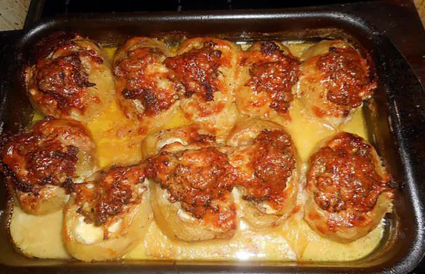 Pommes de Terre Farcies à l’Auvergnate : Une Recette Gourmande pour les Soirées d’Hiver