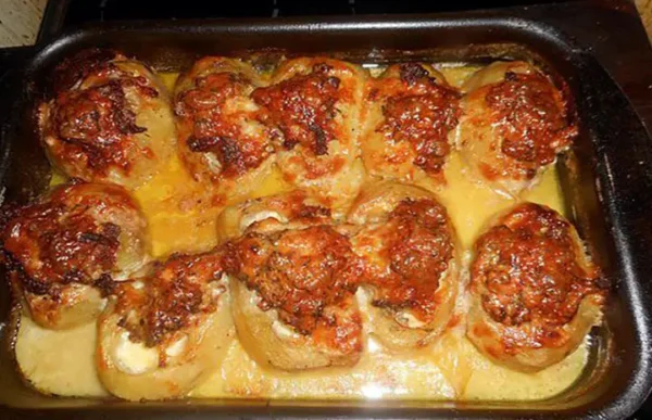 Pommes de Terre Farcies à l&rsquo;Auvergnate : Une Recette Gourmande pour les Soirées d&rsquo;Hiver