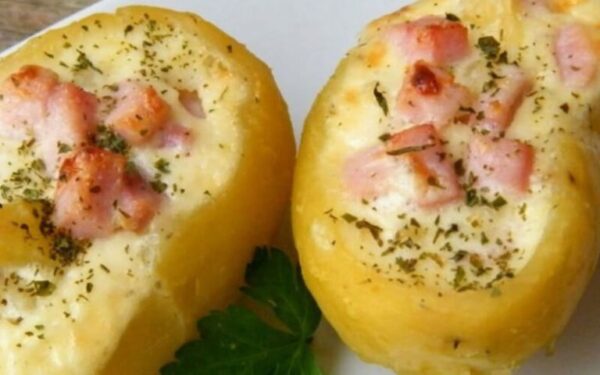 Pommes de terre fourrées au Boursin et au jambon.