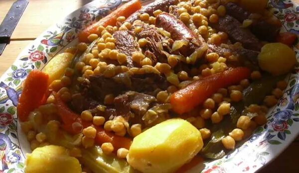 Pot-au-feu Espagnol: Réchauffez vos Hivers avec une Recette Conviviale