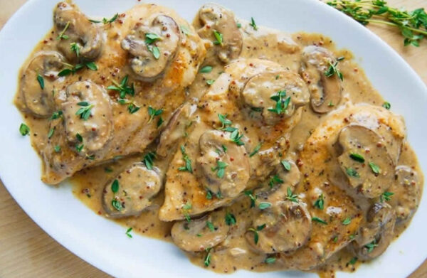Poulet Tendre à la Moutarde et aux champignons