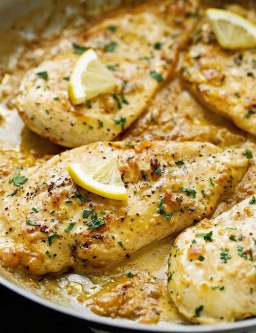 Poulet avec sauce à la crème citron et ail