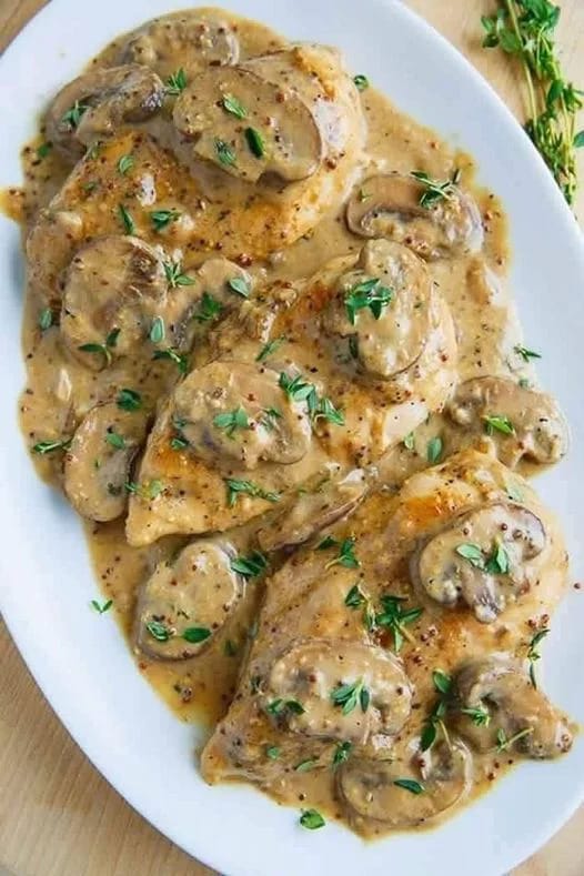 Poulet à la Moutarde et aux Champignons : Un Classique Réinventé