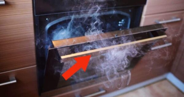Pourquoi le four fume-t-il ? Voici ce que cela signifie et que faire si cela se produit