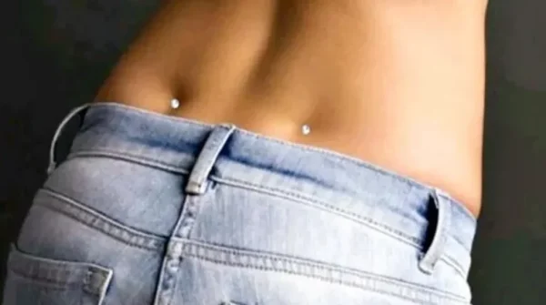 Pourquoi les gens ont des fossettes en bas du dos ?