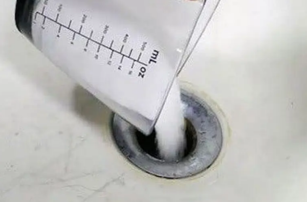 Pourquoi mettre du sel dans un évier ?