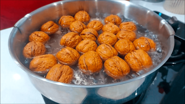 Pourquoi vous devriez faire bouillir les noix et comment les utiliser