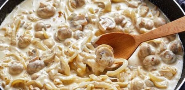 Pâtes au four aux champignons et béchamel : faciles, rapides et savoureuses