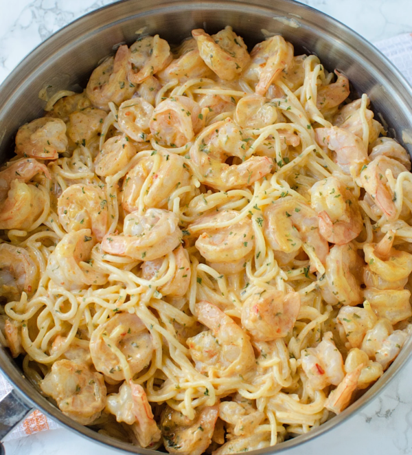 Pâtes aux Crevettes Bang Bang: Une Explosion de Saveurs Épicées et Crémeuses!