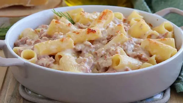 Pâtes à la Saucisse et Béchamel : Une Odyssée Culinaire Exquise