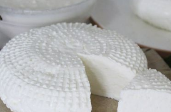 RECETTE : FROMAGE MAISON AVEC 1 LITRE DE LAIT, UN DEMI CITRON ET 1 YAOURT