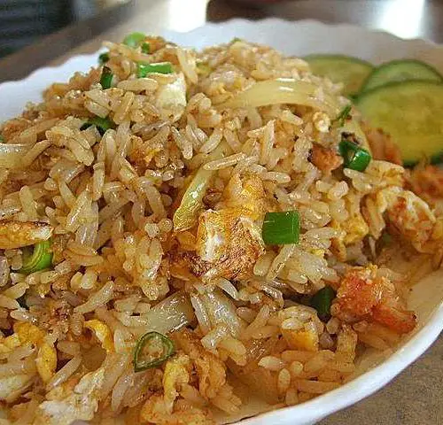 Recette de Riz Frit au Poulet : Un Plat Asiatique Délicieux à Essayer à la Maison