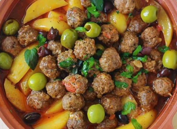 Recette de Tajine aux boulettes de viande et pommes de terre: Savoureux plat du Maghreb