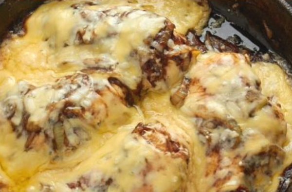 Recette traditionnelle de poulet à l’oignon français