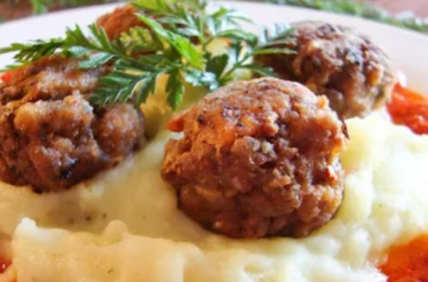Sauce tomate aux boulettes de viande, miam ! DÉLICIEUX!