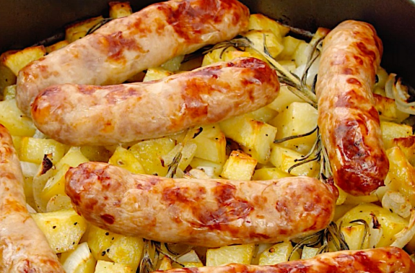 Saucisses et pommes de terre : la solution simple pour un dîner de bon goût !