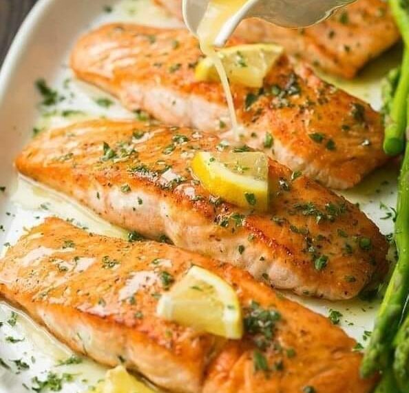 Saumon au beurre à l’ail et citron