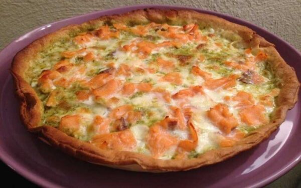 Savourez l&rsquo;Exquis : Recette de Tarte au Saumon et Oignon à la Crème Fraîche