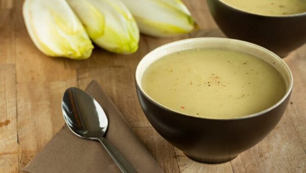 Savourez l&rsquo;Onctuosité: Recette Facile de Soupe aux Endives et Pommes de Terre