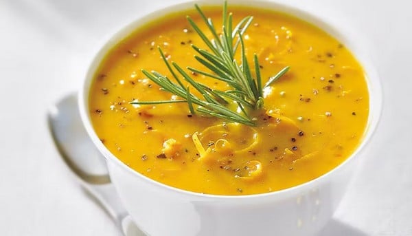 Soupe aux deux carottes et au romarin