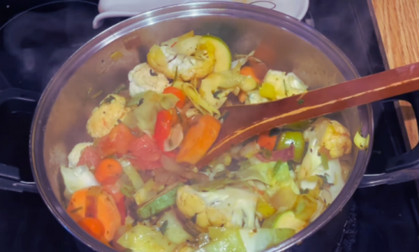 Soupe d’hiver aux légumes énergisante et riche en vitamines et minéraux