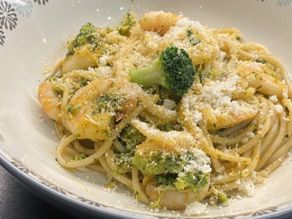 Spaghettis aux crevettes et brocolis