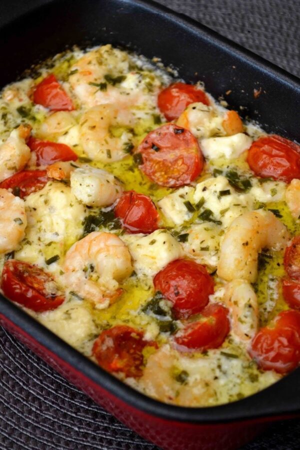 Succombez aux Saveurs Méditerranéennes : Scampis à l’Ail, Feta et Tomates Cerise au Four