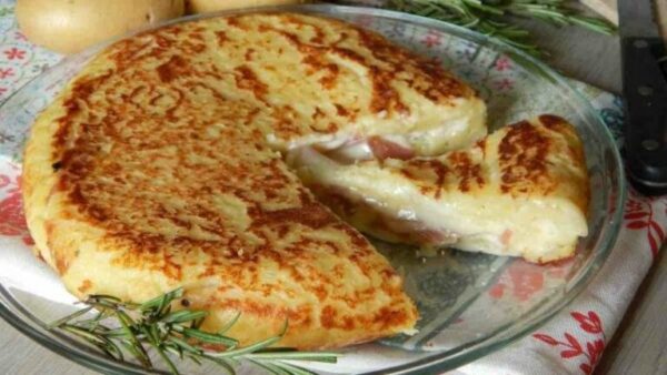 TARTE AUX POMMES DE TERRE FARCIE CUITE À LA POÊLE