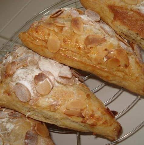 TRIANGLE FEUILLETE A LA CREME D’AMANDES