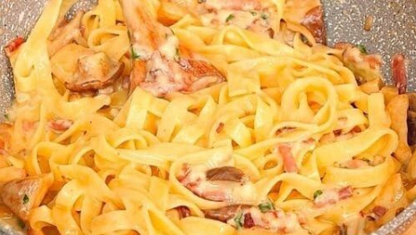 Tagliatelles crémeuses aux champignons : un plat italien à essayer dès maintenant !