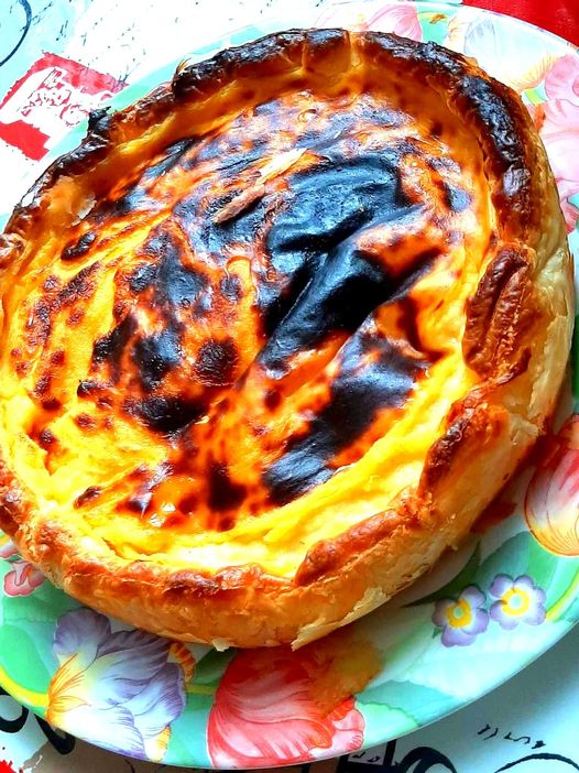 Tarte à la Crème Pâtissière et Pâte Feuilletée: Un Classique Raffiné