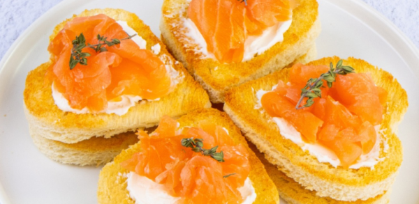 Tartines de saumon fumé : une entrée facile et délicieuse prête en 10 minutes