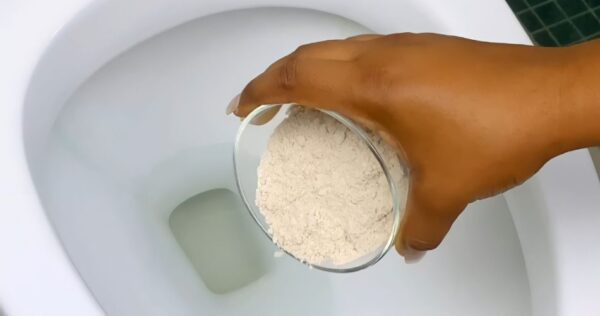 Toilette pleine de taches, avec cet ingrédient elle sera très parfumée et d’un blanc brillant