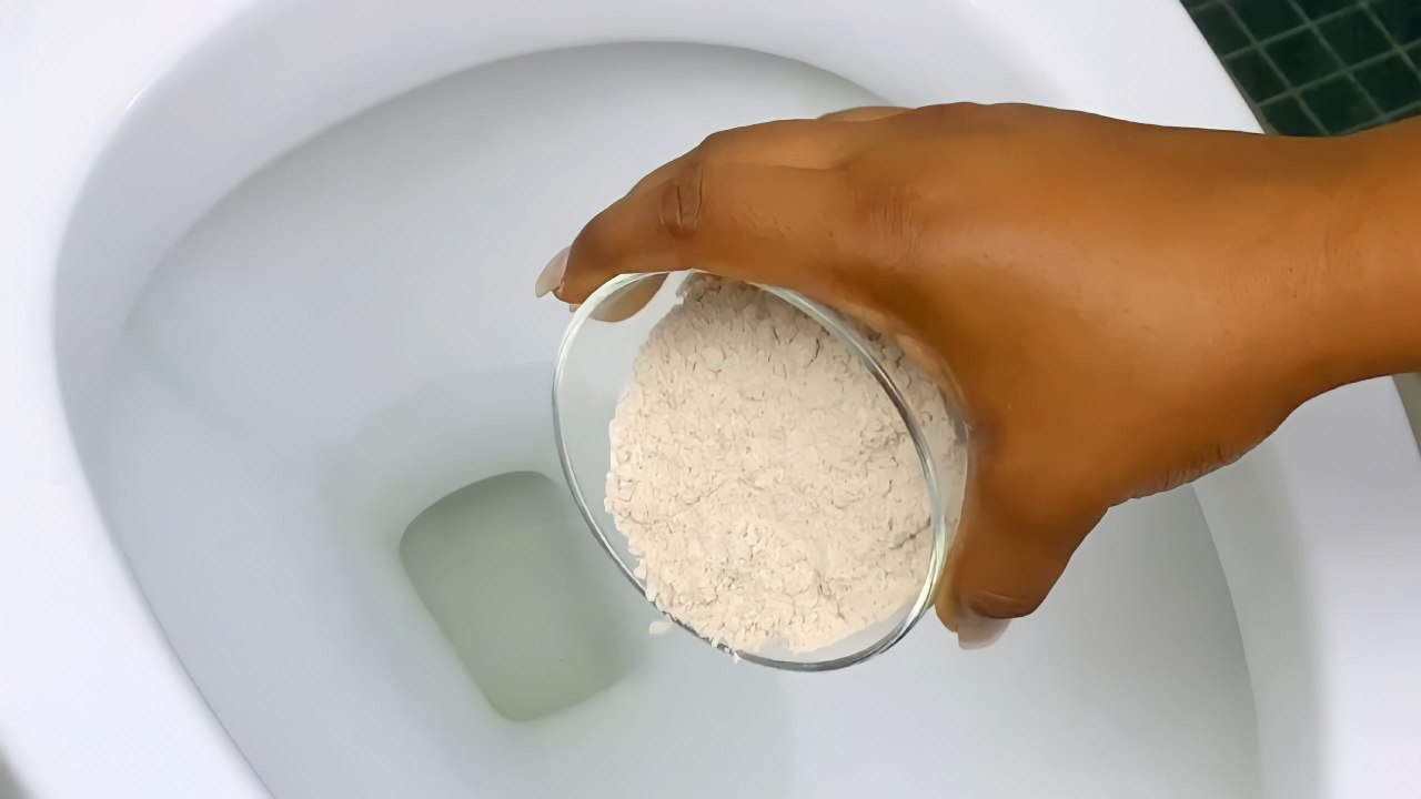 Toilette pleine de taches