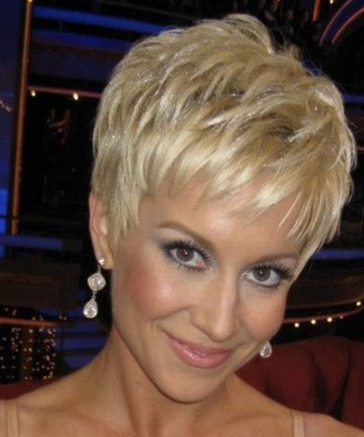 23 Beste kurze Pixie Frisuren und Haarschnitte