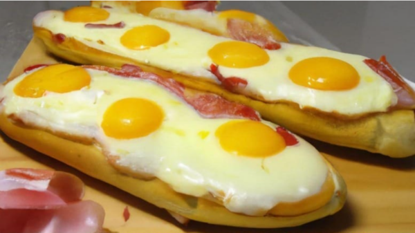 Un bon baguettes farcies au jambon et à la mozzarella