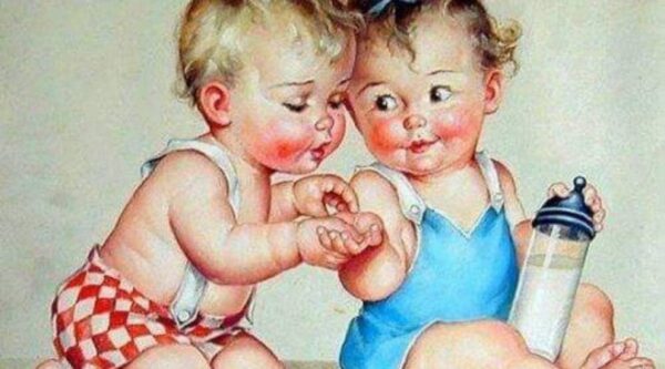 Un enfant heureux est bruyant, agité, joyeux et indiscipliné