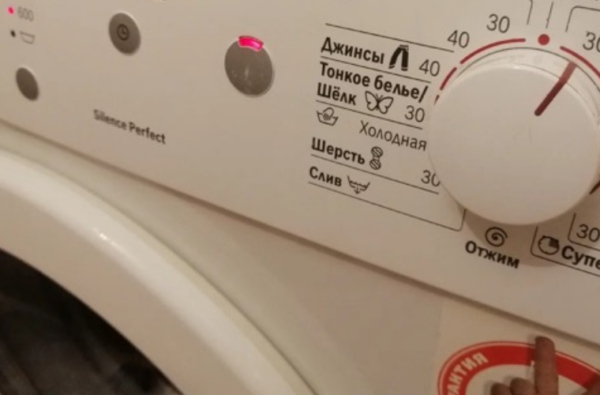 Une femme au foyer sur deux répète ces 5 erreurs et ne sait même pas ce qui détruit la machine à laver et tout le reste.