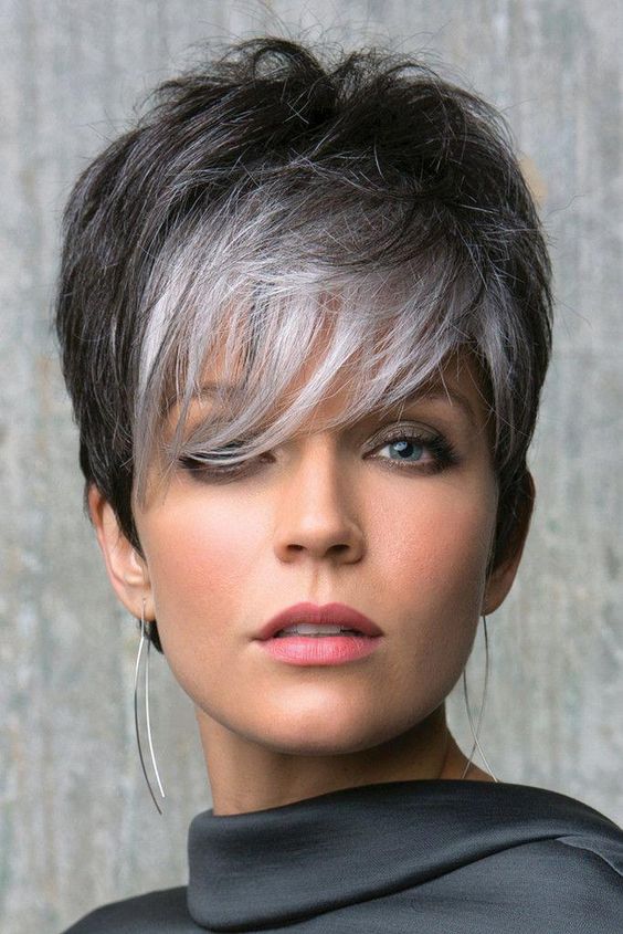 Manchmal brauchen wir nur diese perfekte Farbe, damit unsere Frisur glänzt