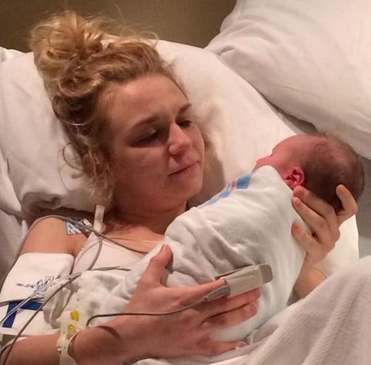 Vierge et célibataire, une femme donne pourtant naissance à une petite fille