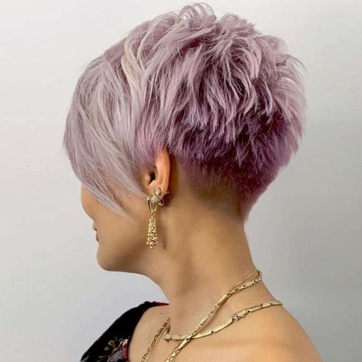 Tipps zum Kurzhaarschnitt für lila Haare