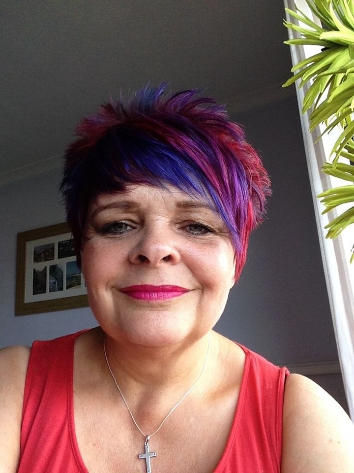 Tipps zum Kurzhaarschnitt für lila Haare