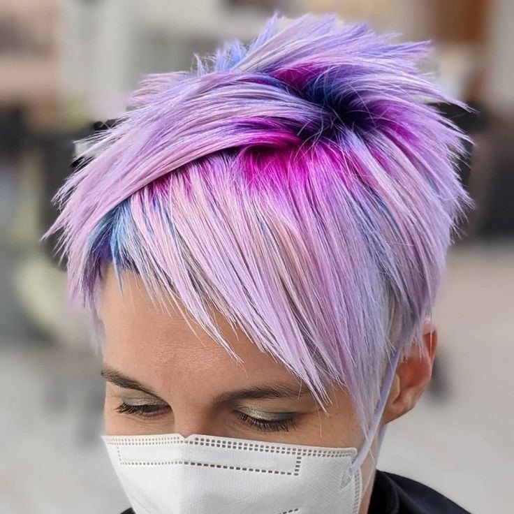 Tipps zum Kurzhaarschnitt für lila Haare