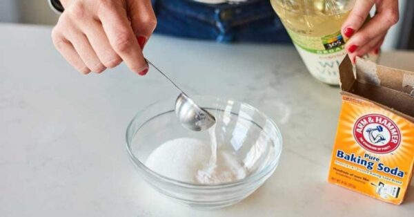 Voici pourquoi vous ne devez pas mélanger le bicarbonate de soude et le vinaigre pour le nettoyage