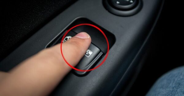 Économisez du carburant avec l’astuce de la fenêtre, voici la technique infaillible