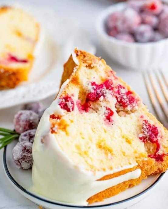 gâteau Bundt au chocolat blanc et aux canneberges