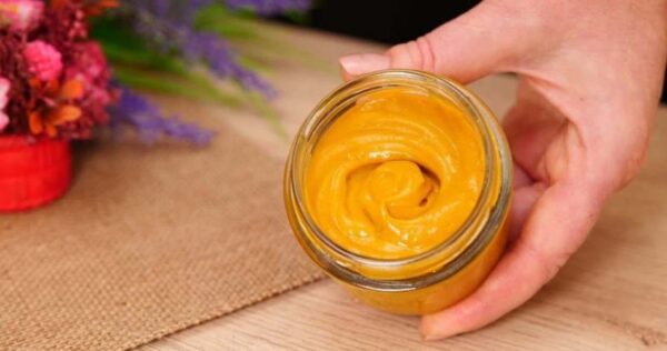 Éliminez toutes les rides de votre visage, vous aurez l’air jusqu’à 15 ans plus jeune : faites-le tous les soirs