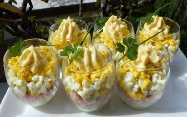 Œufs mimosa en verrines pour une entrée rapide