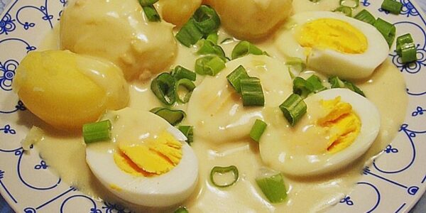 Oeufs dans la sauce à la moutarde
